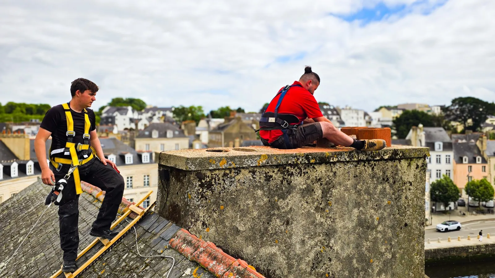 Dépose des anciennes mitres  en terre cuite rouge